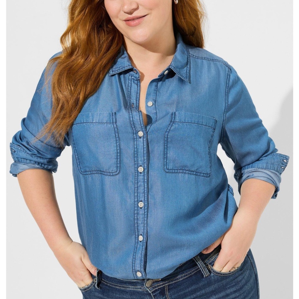 Torrid - Chambray Two Pocket Blue Button Up Long Sleeve Collared Shirt - 4X